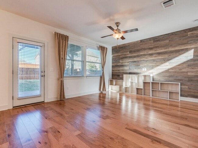 Building Photo - 2208 Capulet St