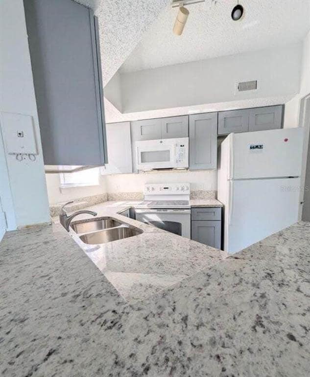 Building Photo - 1956 Lake Atriums Cir