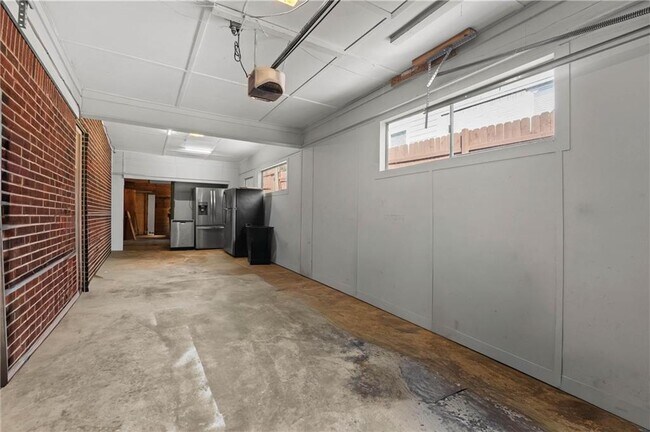 Building Photo - 2634 Birch St