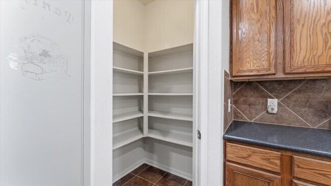 Building Photo - 9954 Knob Hollow Way