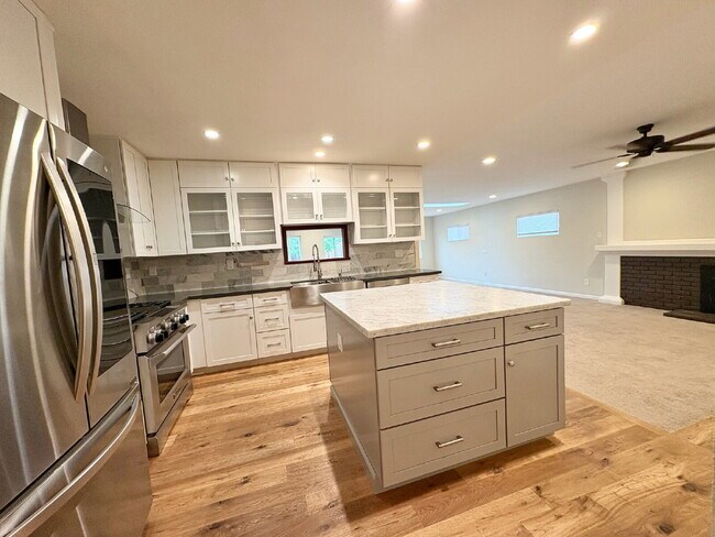 Building Photo - Spacious 3 Bedroom Gilroy Home with AC  & Attached Garage