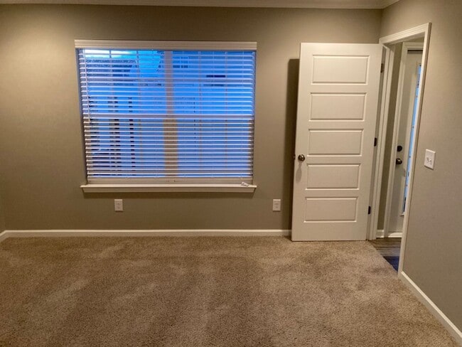 Building Photo - COMING SOON!!! End Unit townhome in Westwi...