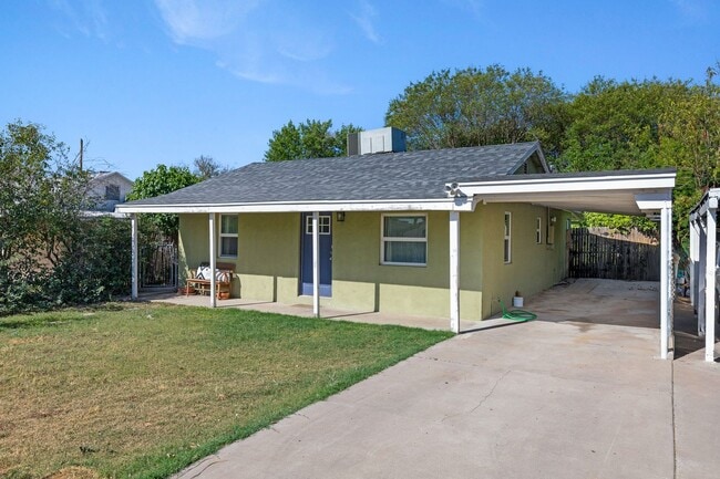 Building Photo - 3-2