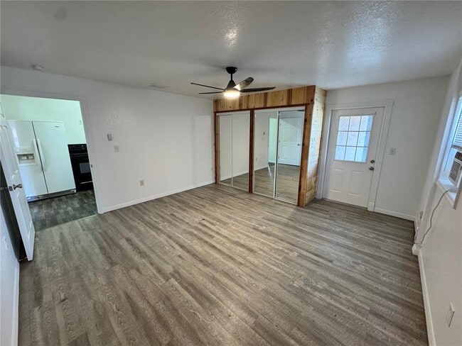 Building Photo - 306 N Iona Ave