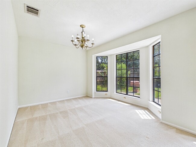 Building Photo - 814 Lochnell Dr