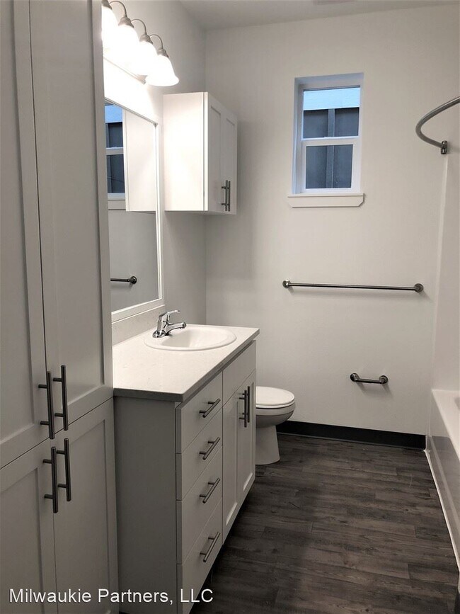 Building Photo - 7510 SE Milwaukie Ave