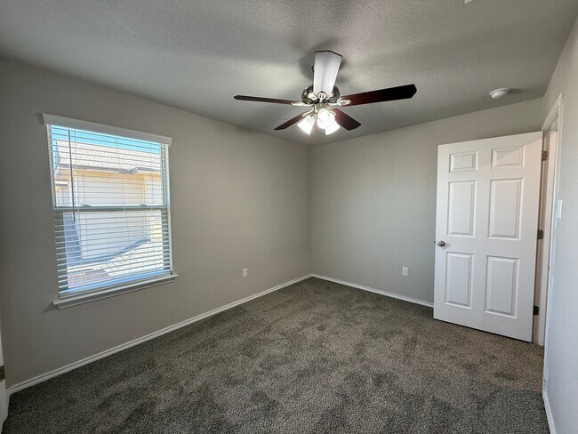 Building Photo - Beautiful Modern 3-Bed, 2-Bath Duplex with Private Yard & Spacious Layout