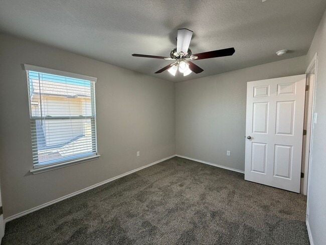 Building Photo - Beautiful Modern 3-Bed, 2-Bath Duplex with...