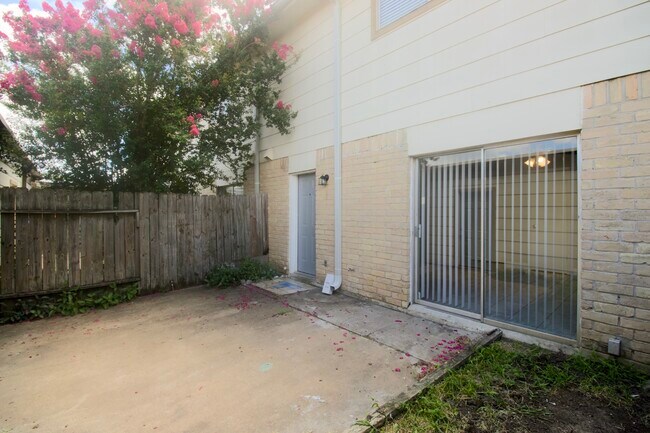 Building Photo - 6393 S Briar Bayou Dr