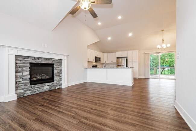 Building Photo - NEW PRICE!!!  Don't miss out.