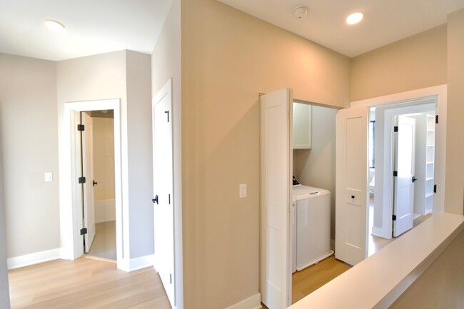 Building Photo - 178 Pointe Dr