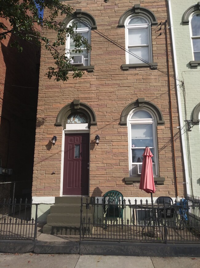 Primary Photo - 466 Dayton St