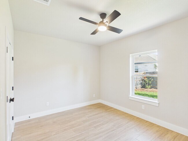 Building Photo - 110 Parlin Ln
