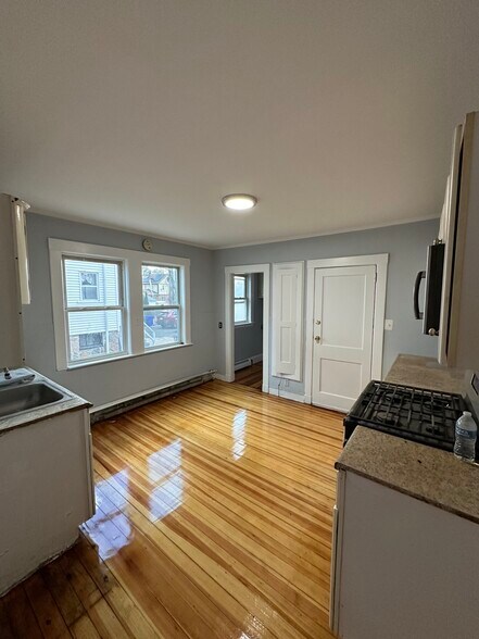 Building Photo - 48 Baker St