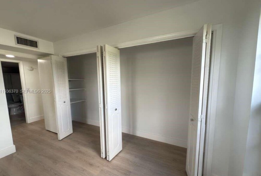 Building Photo - 9001 Jacaranda Ln