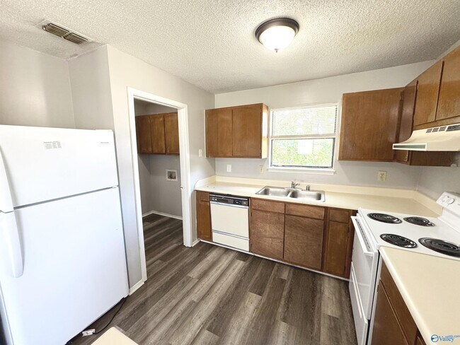 Building Photo - 103 Jodi Dr