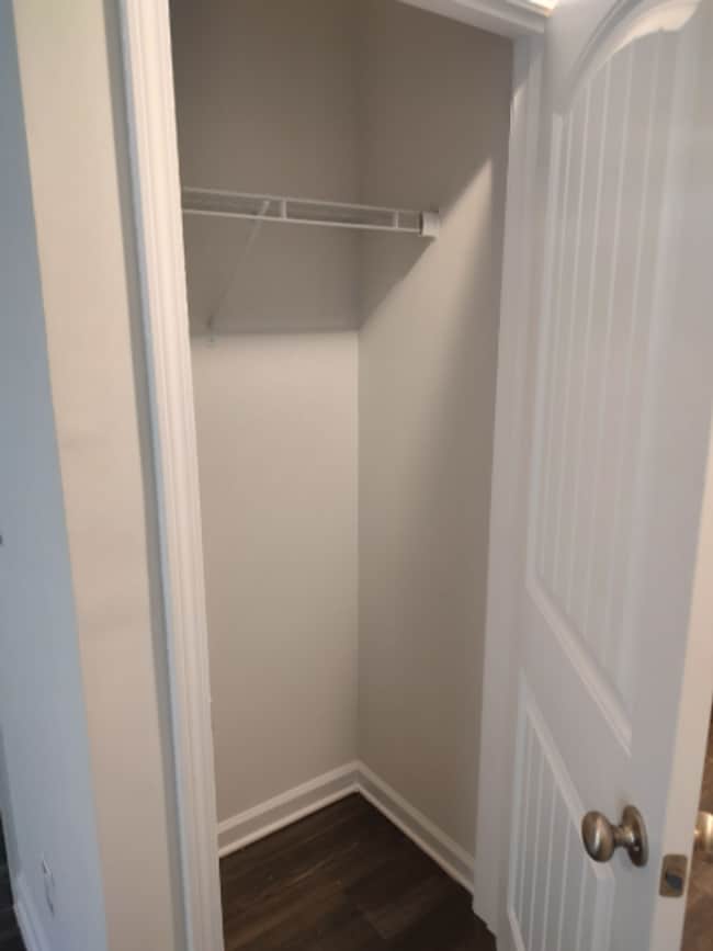 Building Photo - Move in Ready! Easy & Quick move-in process