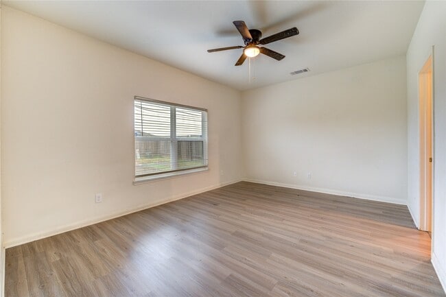 Building Photo - 3001 Iron Woods Dr