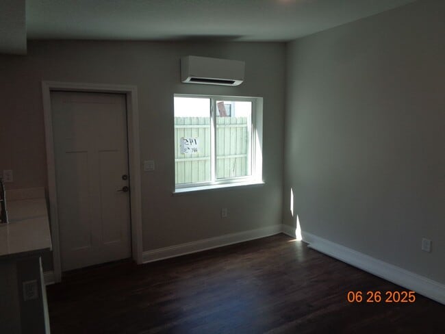 Building Photo - Daytona Beachside Newly Renovated Studio U...