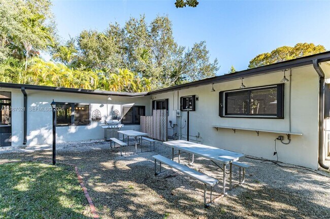 Building Photo - 7720 SW 59th Ct