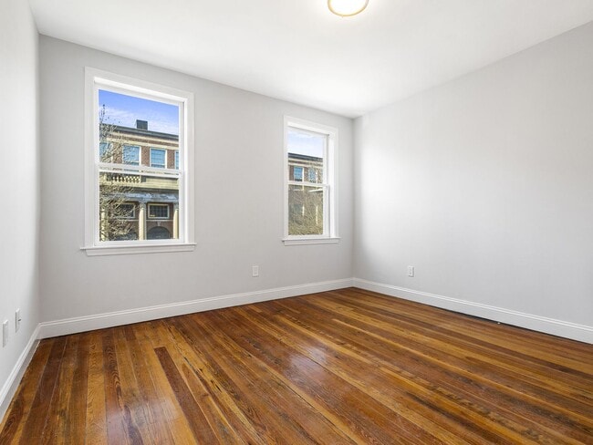Building Photo - Charming 1 Bedroom-No Broker Fee