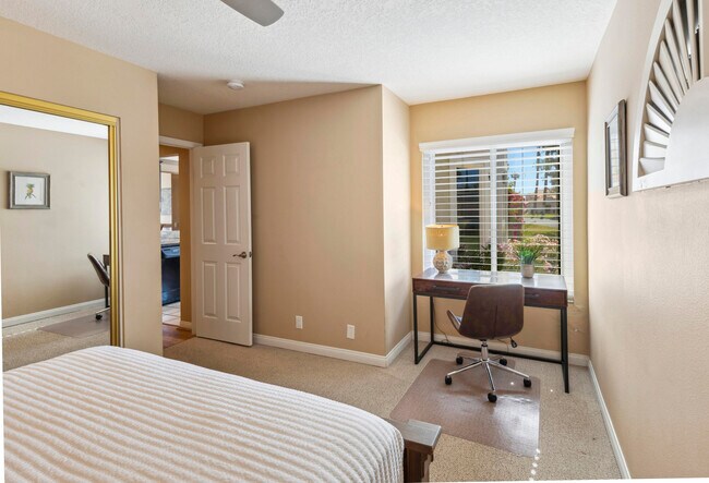 Building Photo - 651 Vista Lago Cir N