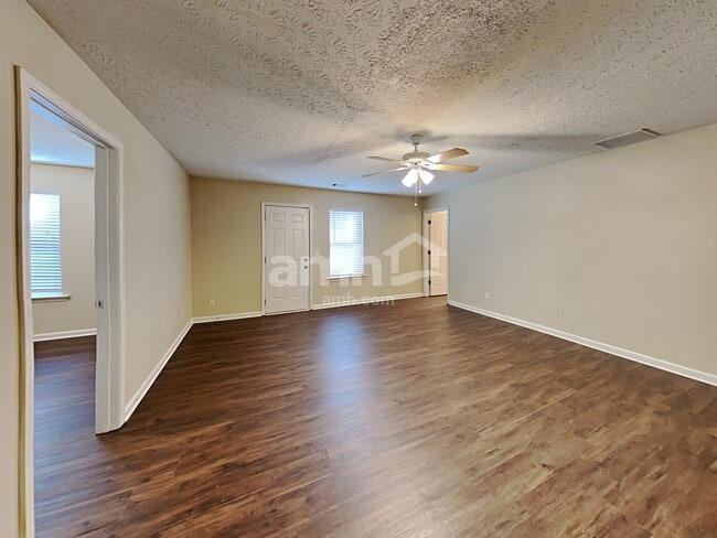 Building Photo - 1401 Buckingham Pl