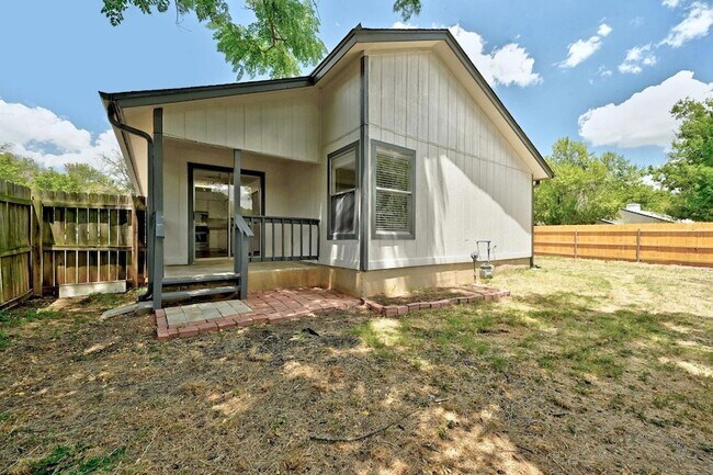 Building Photo - 9601 Holly Springs Dr
