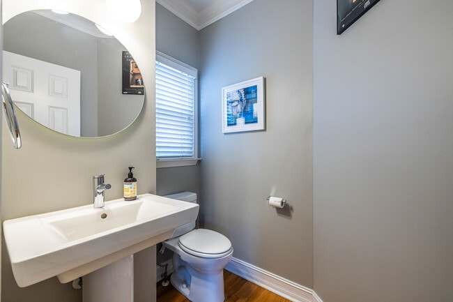 Building Photo - 2454 Vivian Cir