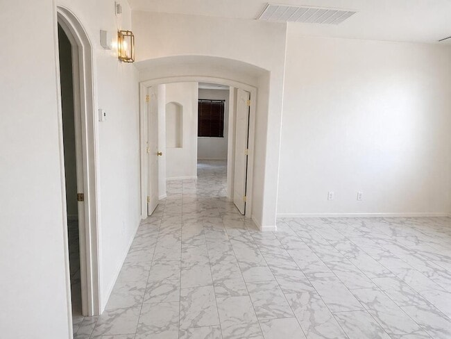 Building Photo - 8611 S 45th Glen