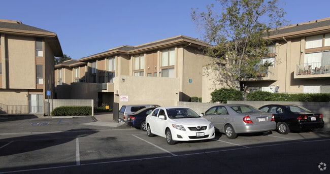 Country Club - Country Club Apartments