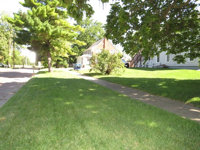 Building Photo - 304 E Main St