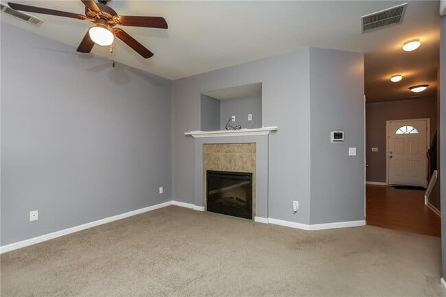 Building Photo - 2860 Ridgeview Dr