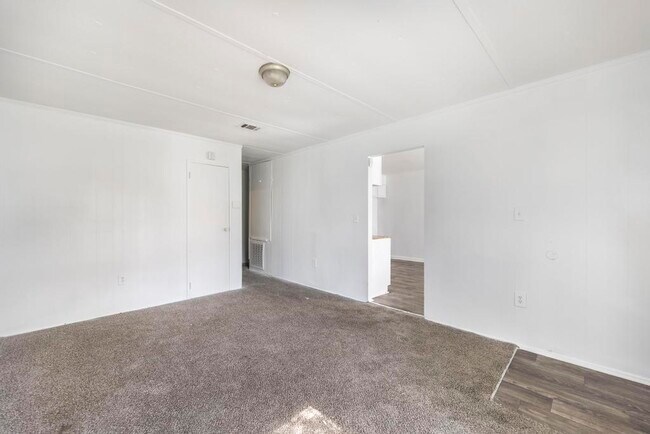Building Photo - 5741 Bloomfield Rd