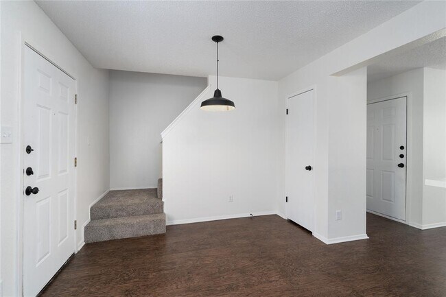 Building Photo - 2909 W Slaughter Ln