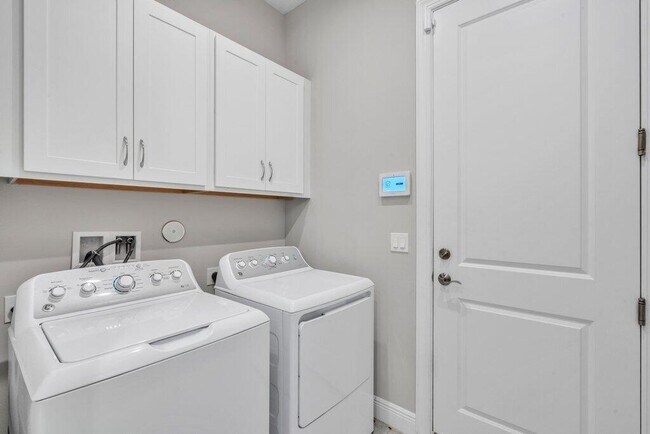 Building Photo - 9399 SW Pepoli Way