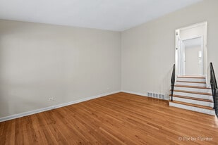 Building Photo - 327 E Lake St