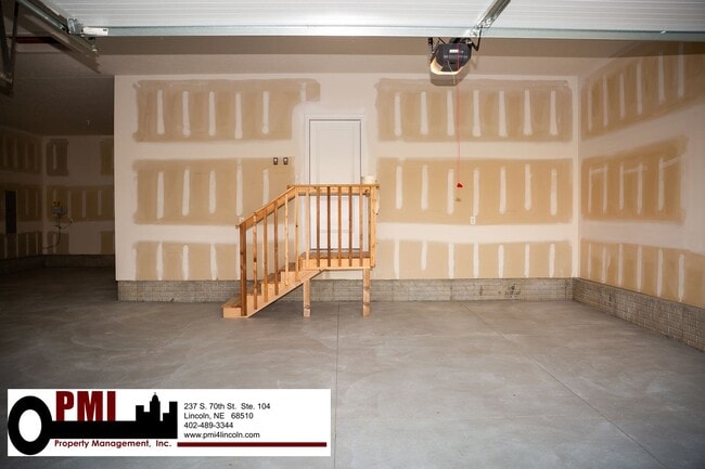 Building Photo - 5 Bedroom 3 bath, beautiful home in North ...