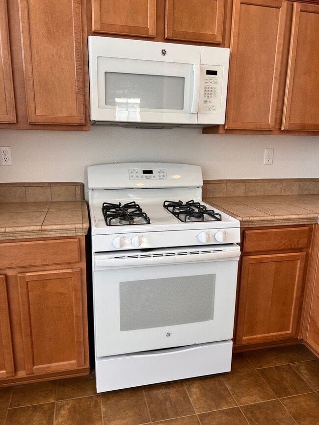 Building Photo - Single-level 3 bedroom, 2-bathroom home in Dayton, NV