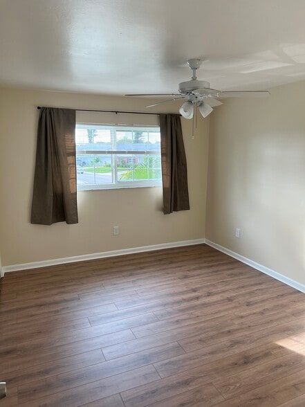 Building Photo - 7007 Cedarhurst Dr