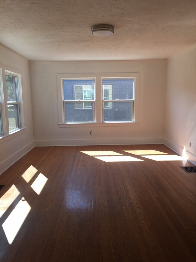 Living Room - 2351 SE 51st Ave