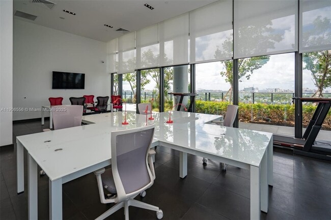 Building Photo - 1600 NE 1st Ave