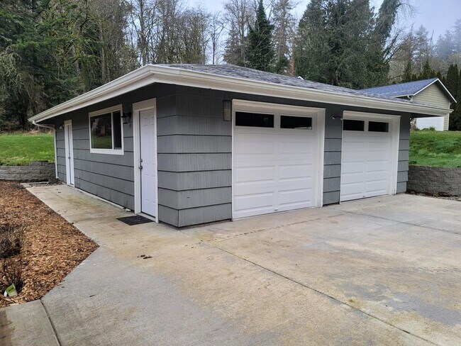 Building Photo - 2 Bedroom Rambler in Suquamish!