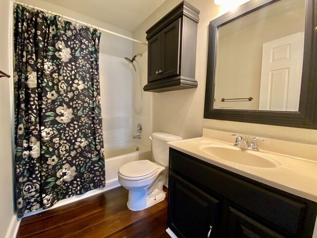 Building Photo - Adorable 3 Bedroom in Loma Vista!