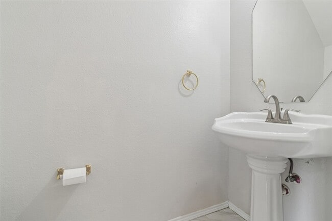 Building Photo - 3805 Brandon Park Dr