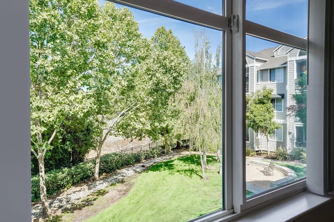 Building Photo - 1982 W Bayshore Rd