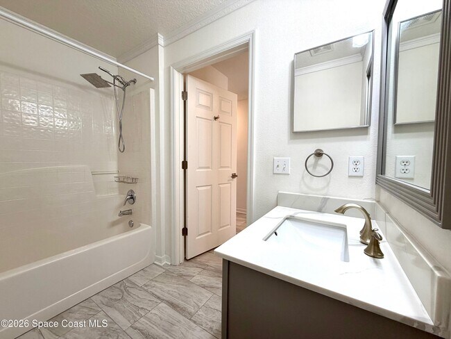 Building Photo - 160 Eureka Ave NE