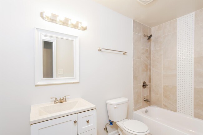 Building Photo - 6923 Parkbrook Ln