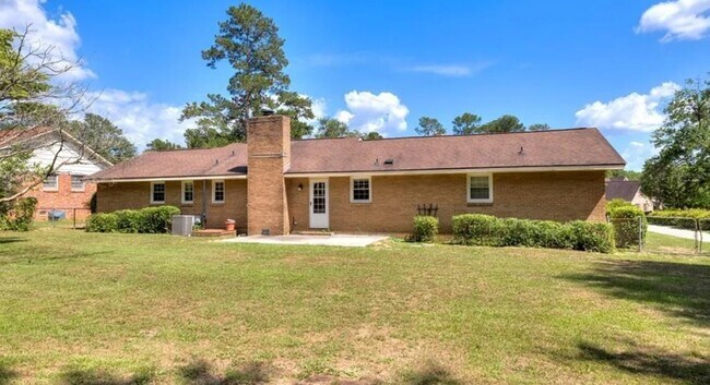 Building Photo - 1050 Dover Cir
