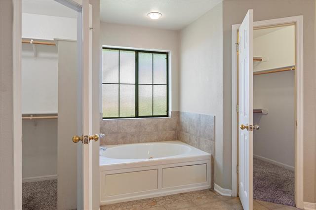 Building Photo - 6104 Alexus Dr